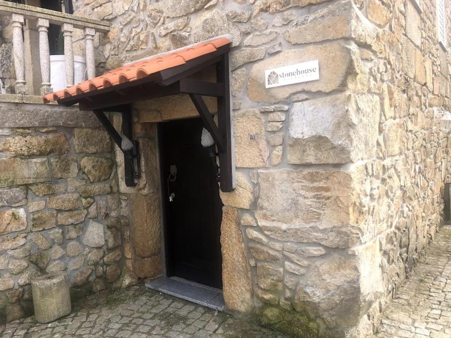 Villa Stone House à Salzedas Extérieur photo