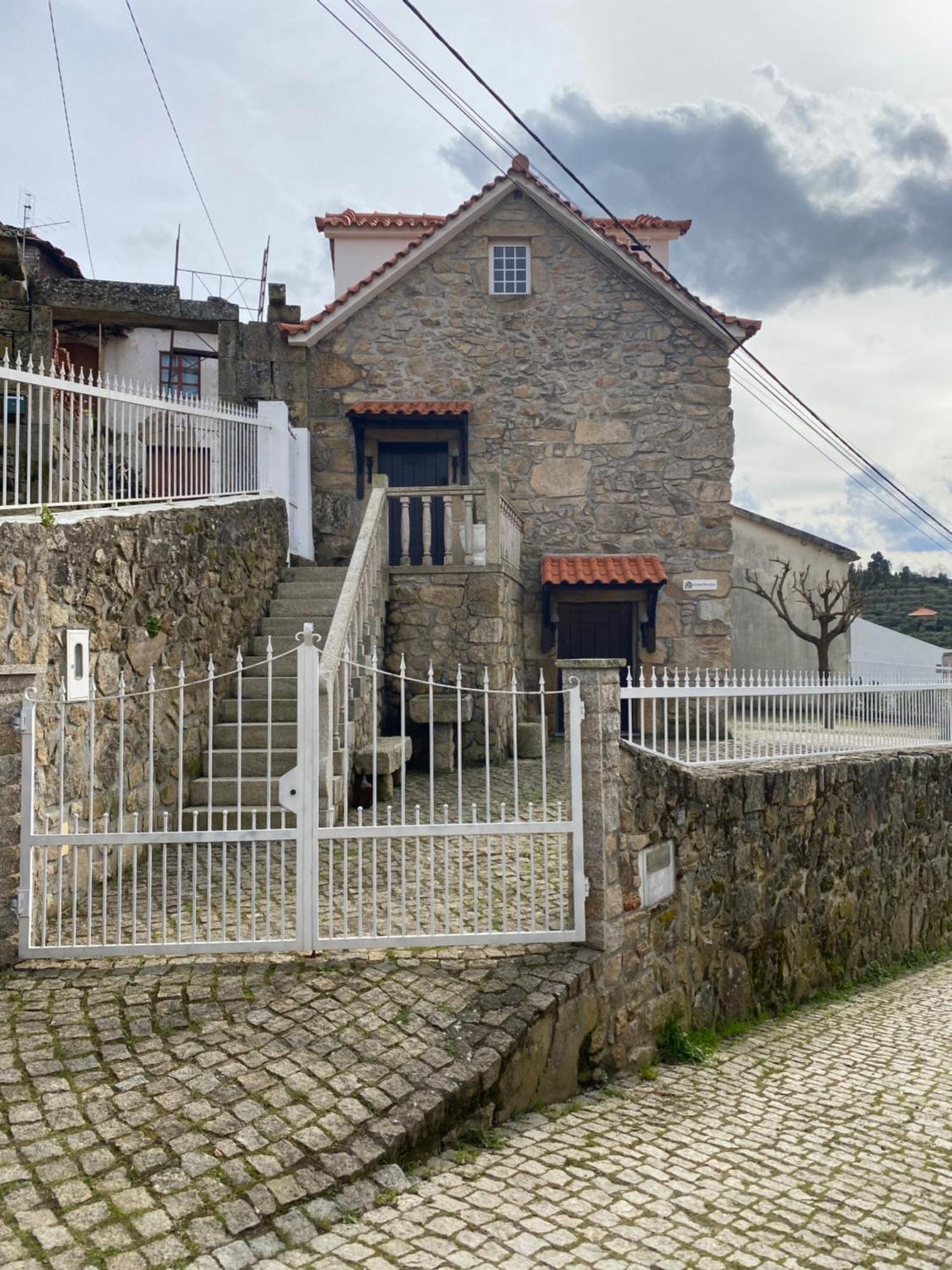 Villa Stone House à Salzedas Extérieur photo
